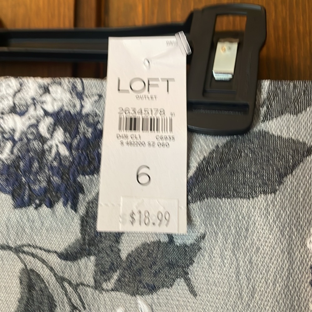 Loft-  Size 6 Gray Skirt. - Picture 2 of 10